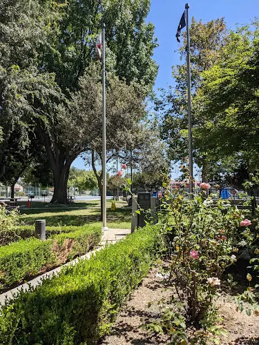 Dog Park Veterans’ Memorial Park South Gate