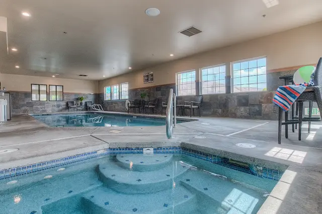 Dog walker Best Western Plus Yakima Hotel Yakima