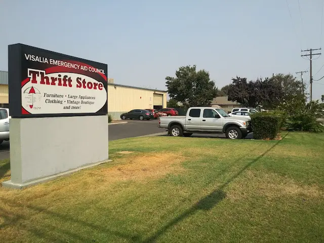 Dog walker Visalia Emergency Aid Council Thrift Store Visalia