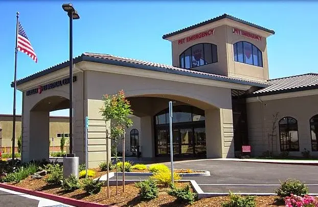 Pet vet VCA Mueller Pet Medical Center Sacramento