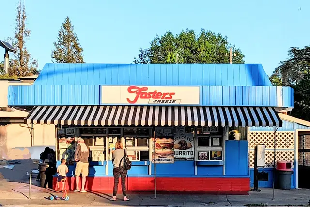 Dog trainer Fosters Freeze Santa Rosa