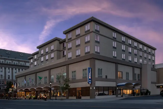 Dog walker Hilton Garden Inn Yakima Downtown Yakima