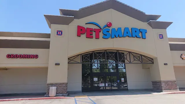 Dog day care center PetSmart Dog Training Pomona
