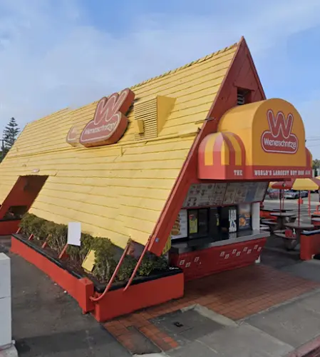 Dog day care center Wienerschnitzel Riverside