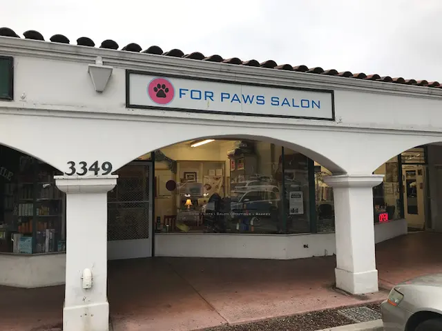 Pet boarding service For Paws Salon - State Street Santa Barbara