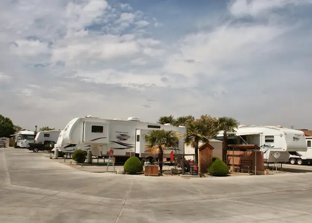 Dog Park Suncrest Village RV Park Bakersfield