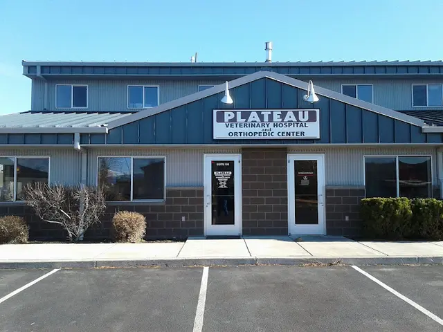 Dog day care center Plateau Veterinary Hospital Bend