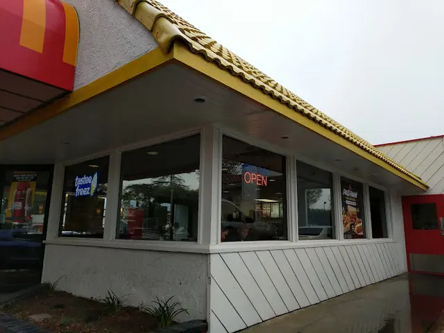 Dog walker Wienerschnitzel Ontario
