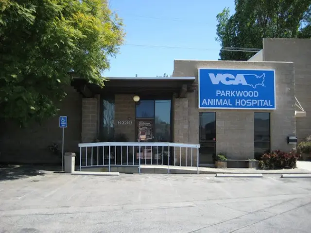 Pet vet VCA Parkwood Animal Hospital Simi Valley