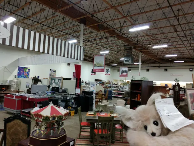 Rescue & Shelter ReTails Thrift Store Vancouver
