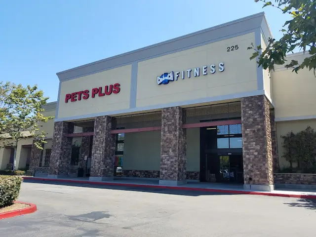 Dog breeder PETS PLUS Oceanside