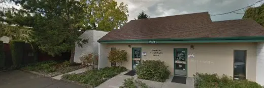 Pet vet Fremont Veterinary Clinic: Roberts Yvonne B DVM Gresham