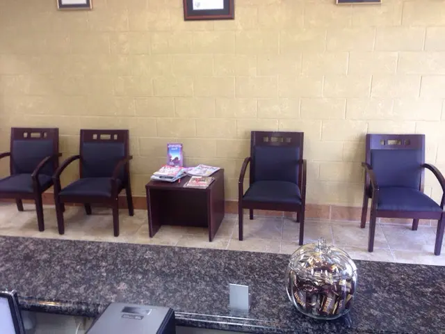 Pet vet AM/PM Veterinary Hospital Fullerton