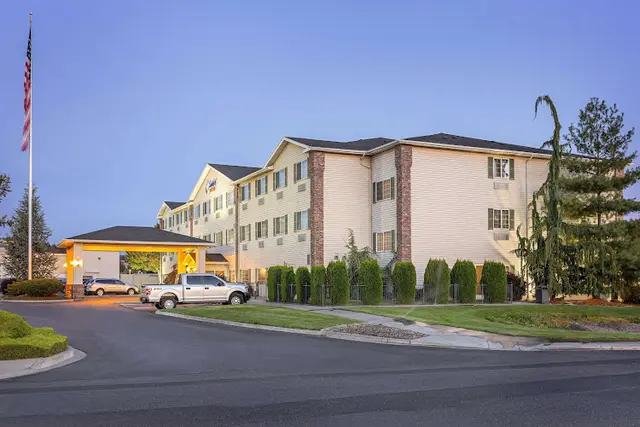 Dog walker Comfort Suites Yakima Yakima