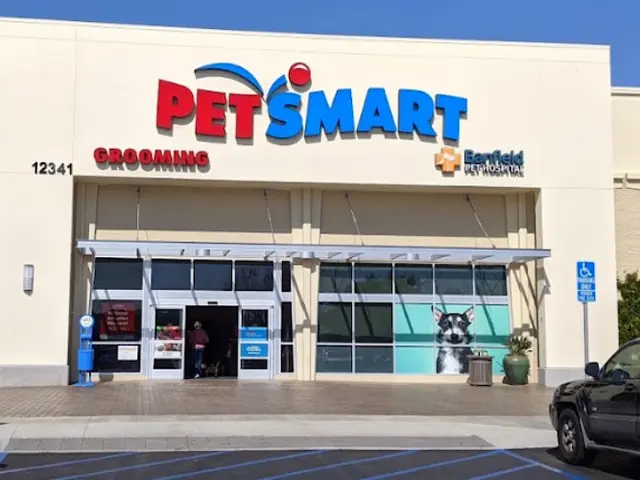 Dog walker PetSmart Long Beach