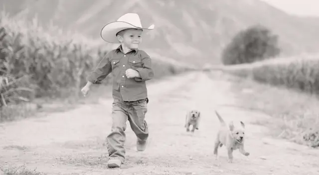 Dog walker Coastal Farm & Ranch Yakima