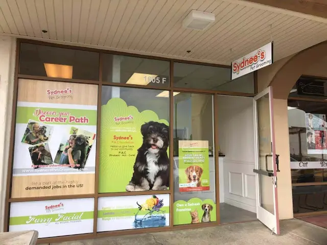 Pet vet Sydnee's Pet Grooming Vista