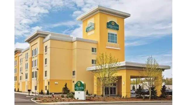 Dog trainer La Quinta Inn & Suites by Wyndham Bellingham Bellingham