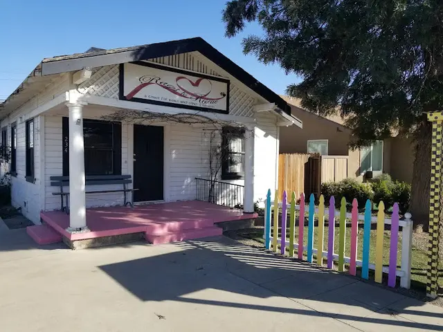 Rescue & Shelter Rags to Rescue Vintage Boutique Bakersfield