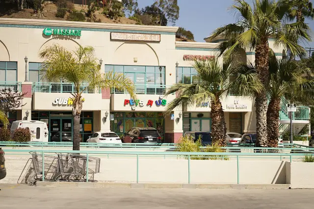 Pet vet Pets R Us, Pet Grooming & Supplies Glendale