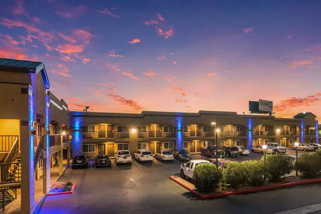 Dog walker Econo Lodge Hesperia - Victorville I-15 Hesperia