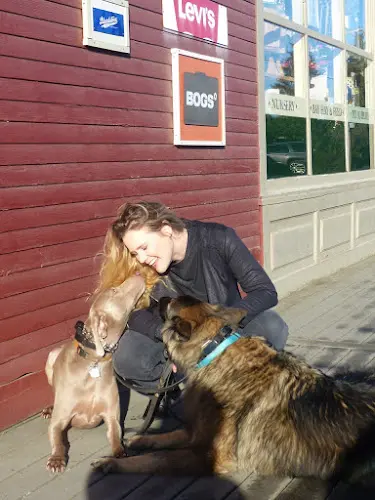 Dog trainer Courtney Bray Dog Whisperer Seattle
