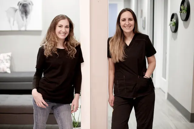 Pet vet Oaks Veterinary Urgent Care Ventura