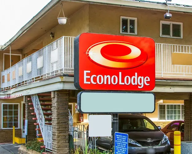 Pet boarding service Econo Lodge Sacramento Convention Center Sacramento