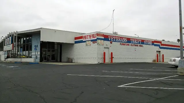 Dog walker DAV Veterans Thrift Store Oceanside