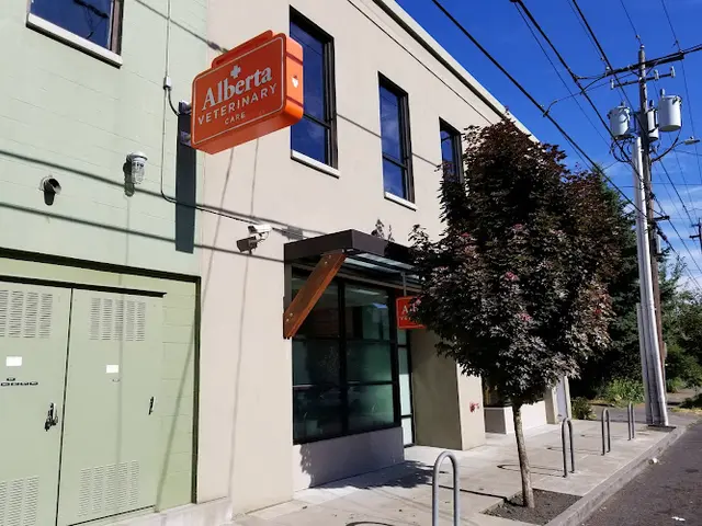 Pet vet Alberta Veterinary Care Gresham