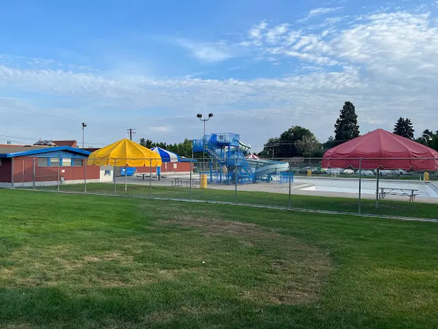 Dog walker Franklin Pool Yakima