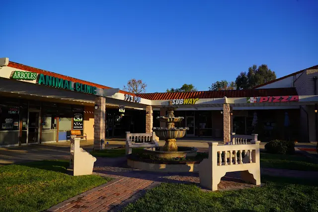 Pet vet Arboles Animal Clinic Simi Valley